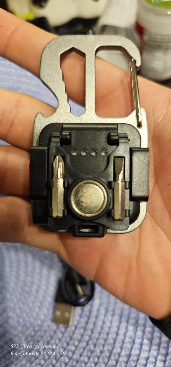 Mini Lanterna Chaveiro de Bolso Multifuncional, Abridor de Garrafa, Chaves de Fenda, Acendedor